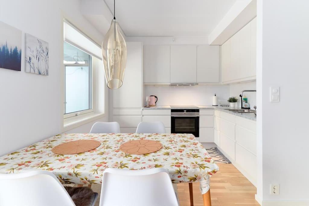 Bergen'S Finest: Sleek Oasis With Two Bedroom Exterior photo
