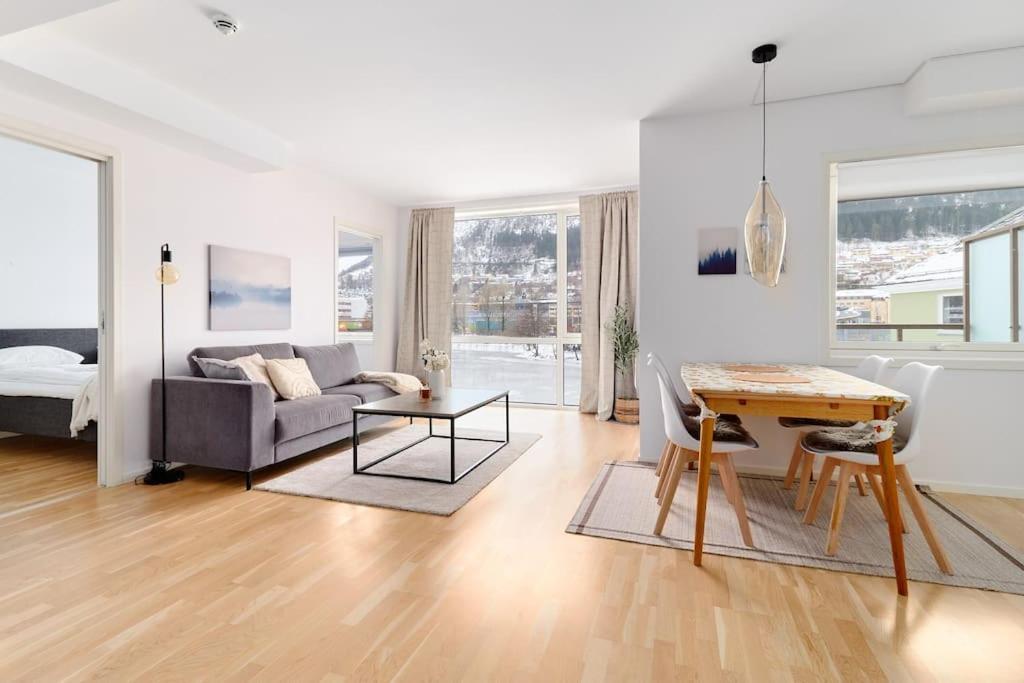 Bergen'S Finest: Sleek Oasis With Two Bedroom Exterior photo