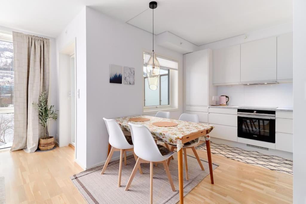 Bergen'S Finest: Sleek Oasis With Two Bedroom Exterior photo